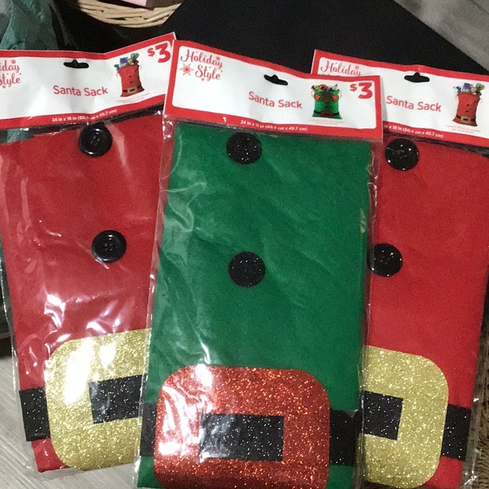 Holiday Style Santa Sack Set